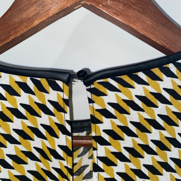 Zara Geometric Pattern Blouse - Picture 2 of 4